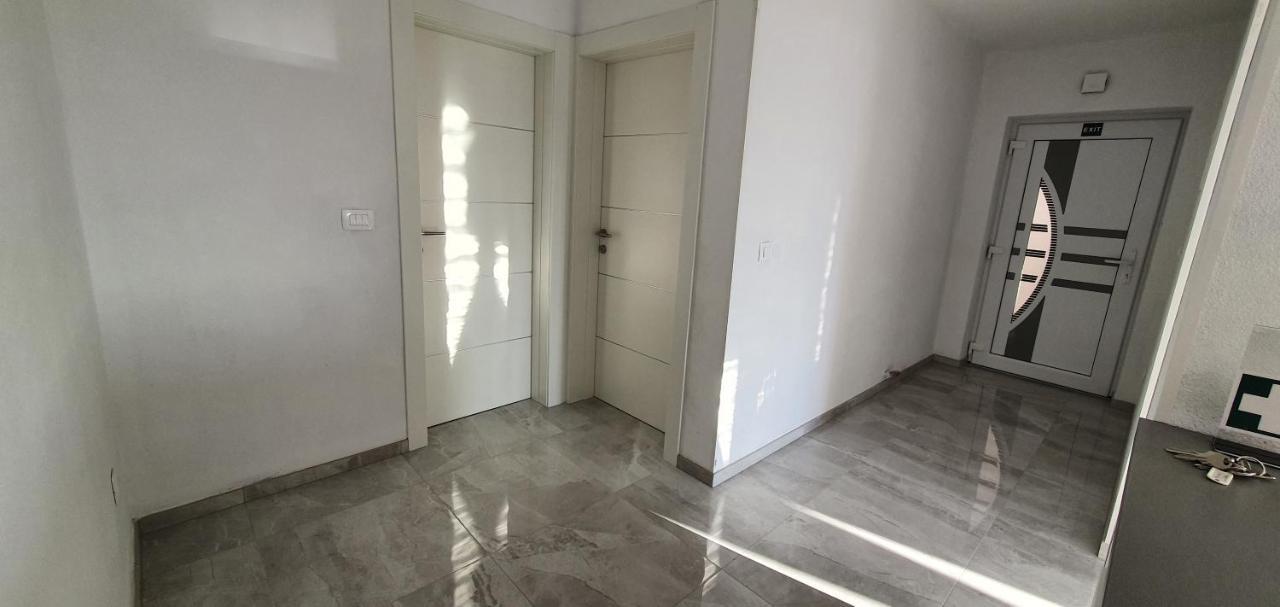 Apartmani Naomi&Leo Сень Экстерьер фото