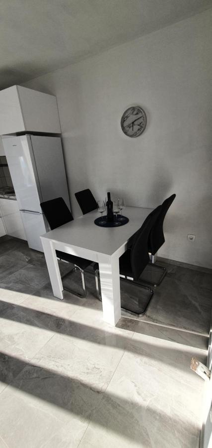 Apartmani Naomi&Leo Сень Экстерьер фото