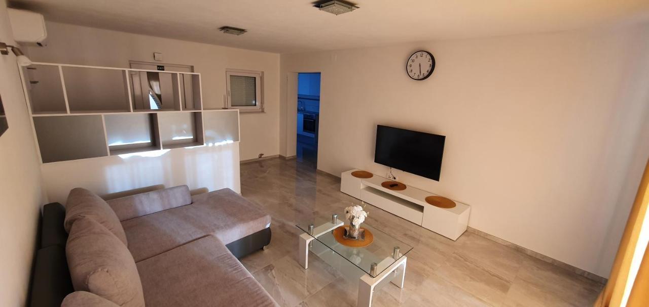 Apartmani Naomi&Leo Сень Экстерьер фото